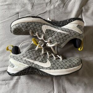 Nike Metcon Black and Yellow Trainers